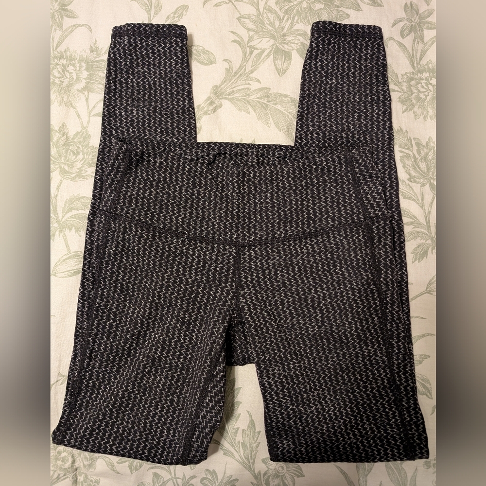 Athleta  Chaturanga Black and White Zig Zag Patterned Leggings